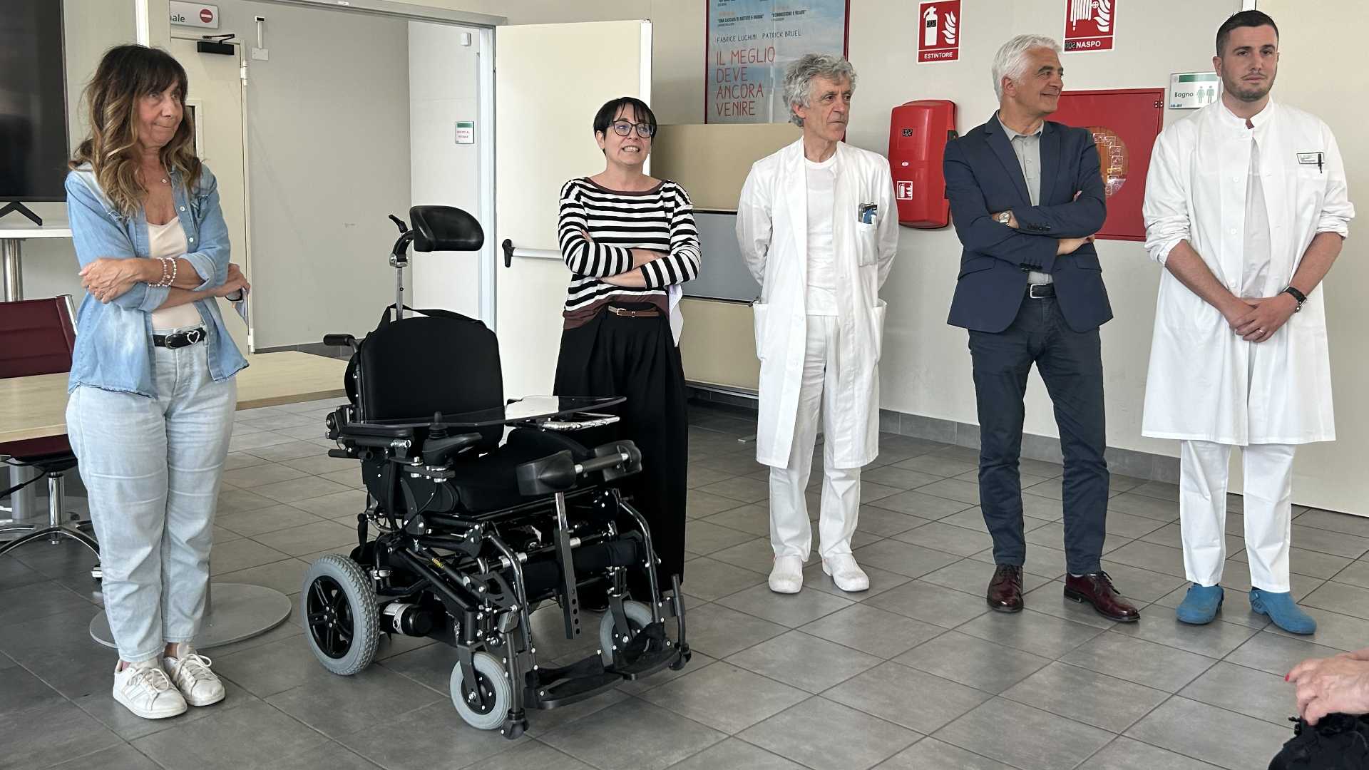 Donata una carrozzina verticalizzante a Unità spinale e Gracer