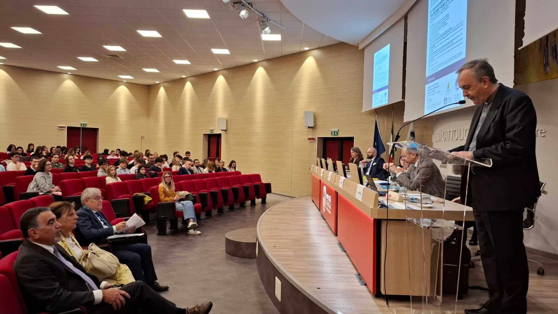 Minori e pericoli del digitale. «Serve formazione umanistica e culturale»