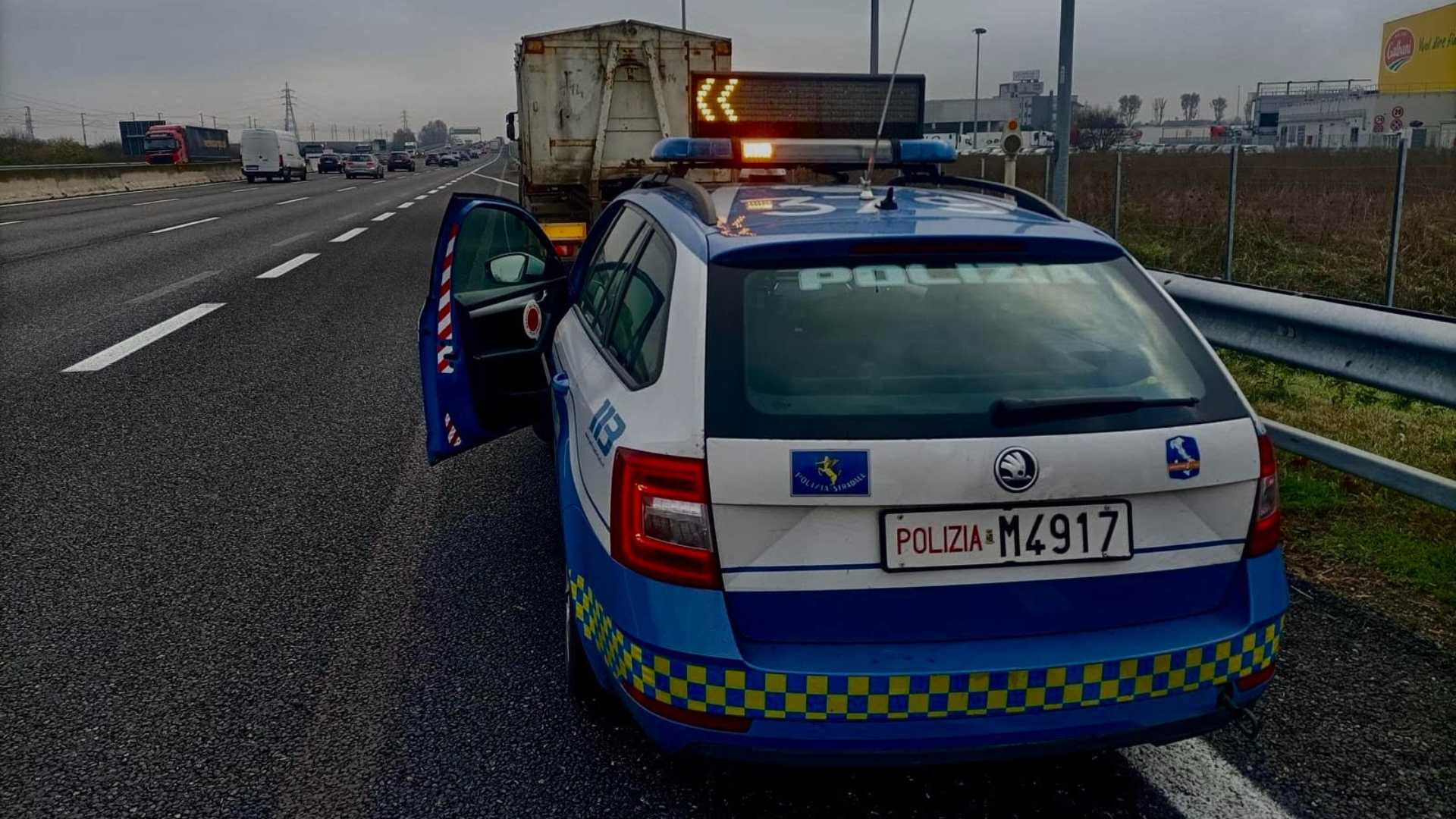 Una pattuglia della polizia stradale