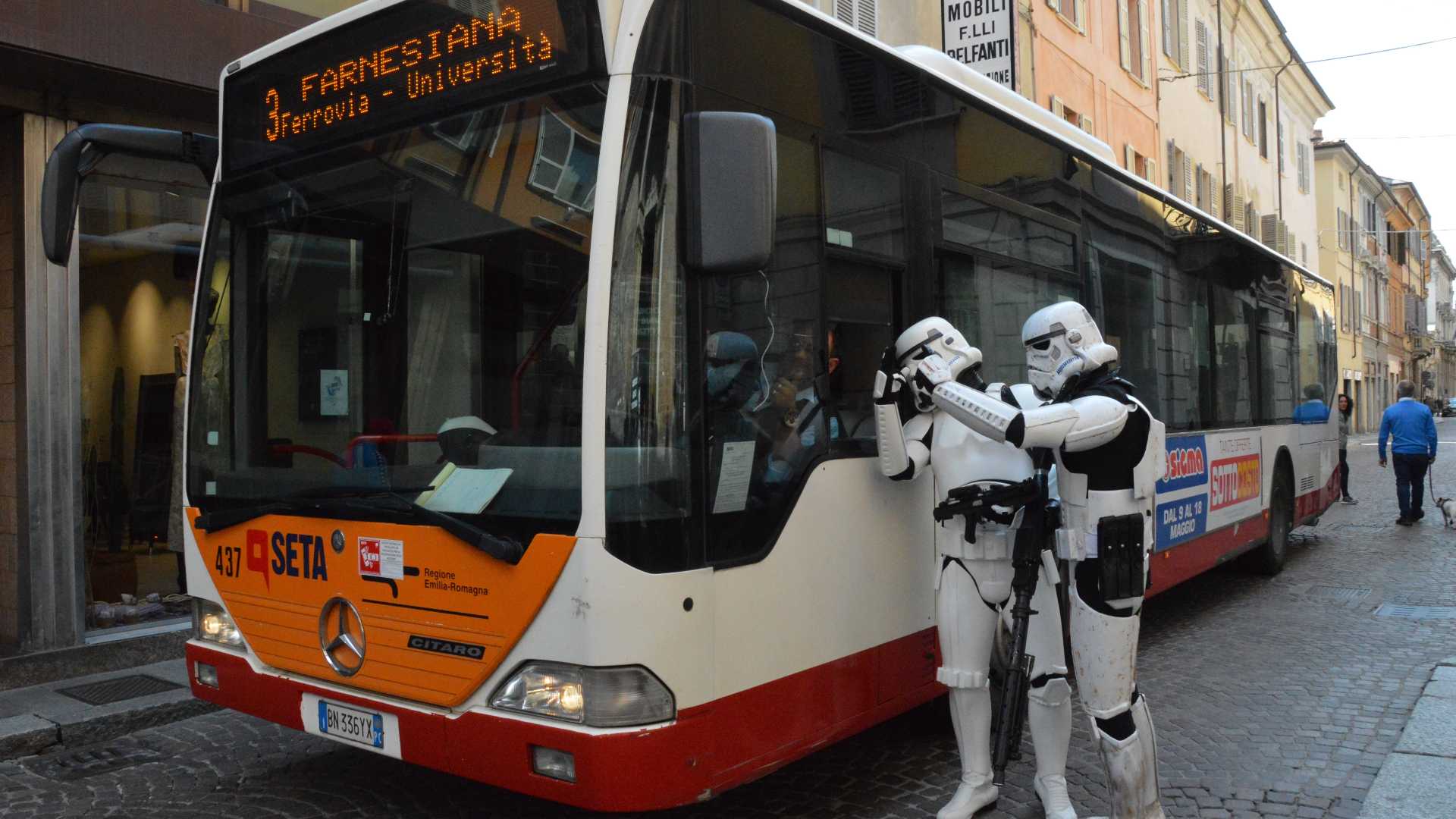 Anche per le strade di Piacenza si aggirano numerosi fan di "Star Wars"