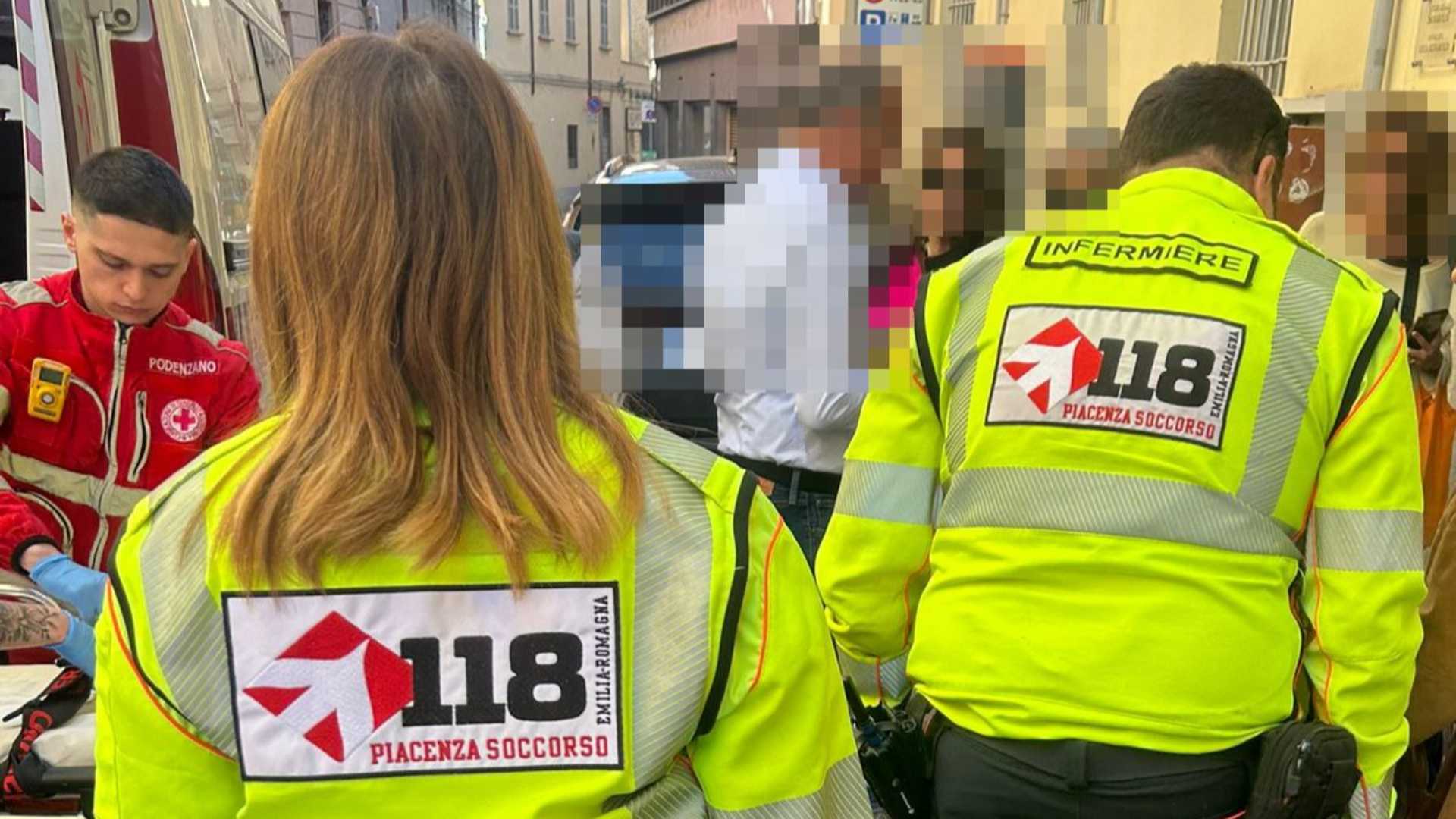 Pedone investito in via Felice Frasi, l'auto non si ferma
