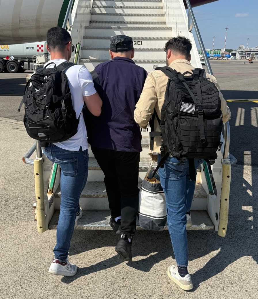 Scarcerato per fine pena ed accompagnato alla frontiera