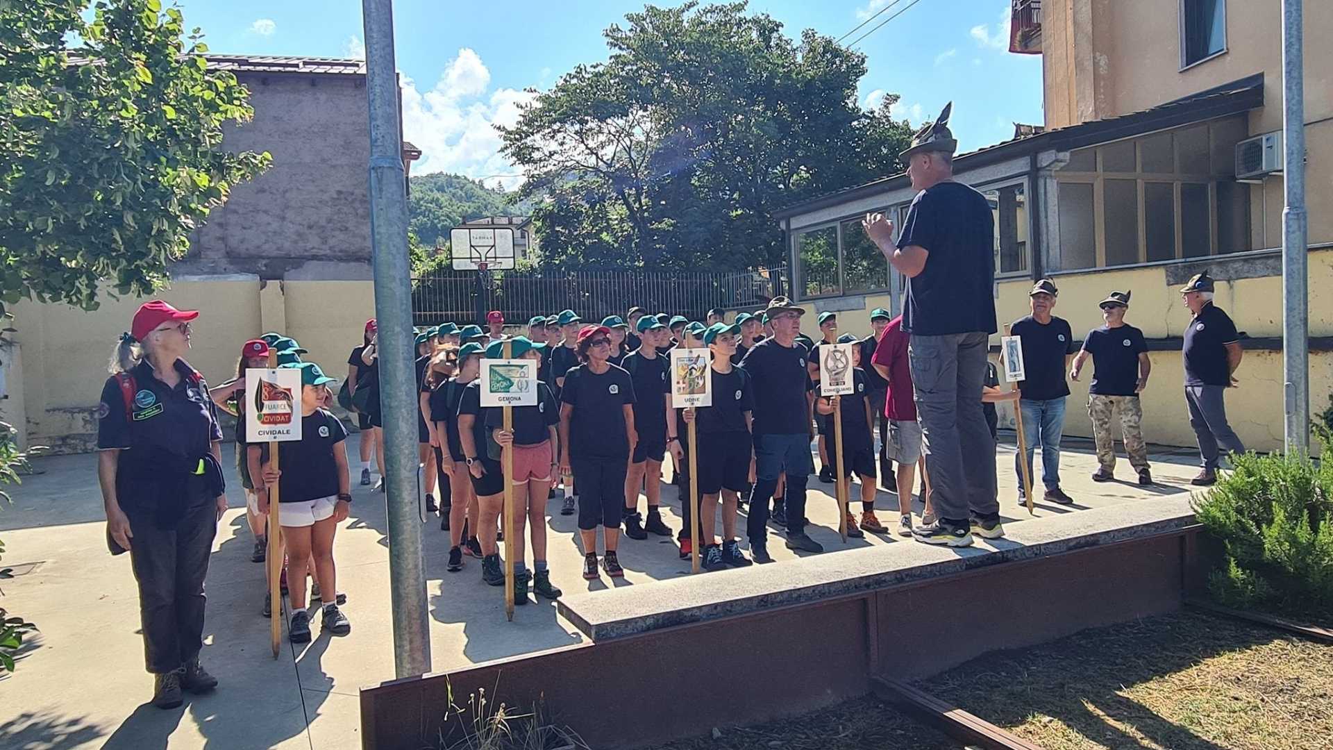 Già 200 ragazzini alla “naja” dei piccoli: l’amor patrio alpino insegnato ai 15enni