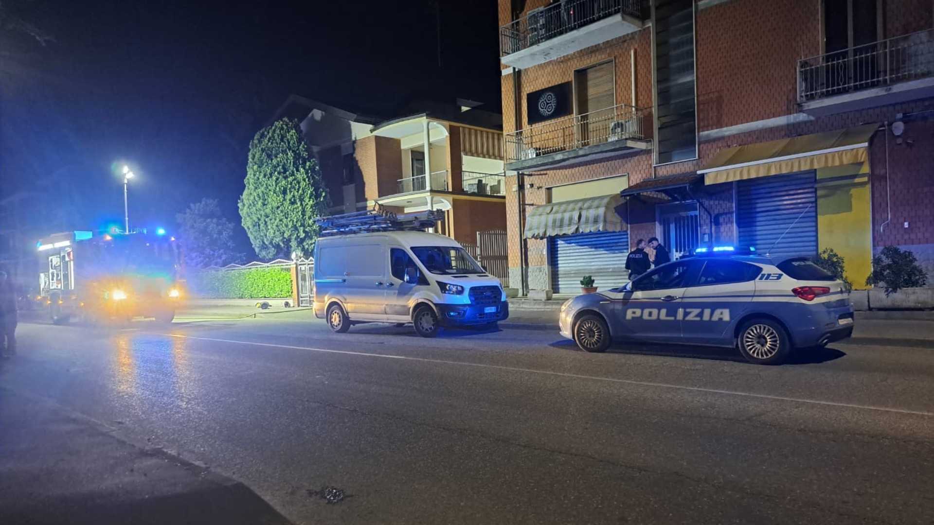 Via Caduti sul lavoro, scoppia un incendio. Paura fra i residenti