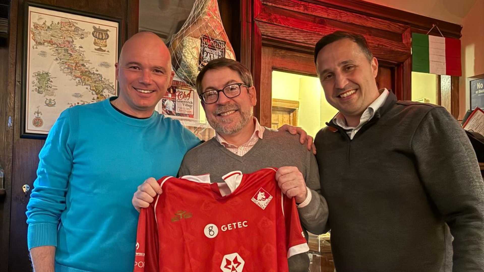 La maglia del Piacenza ai tifosi di New York
