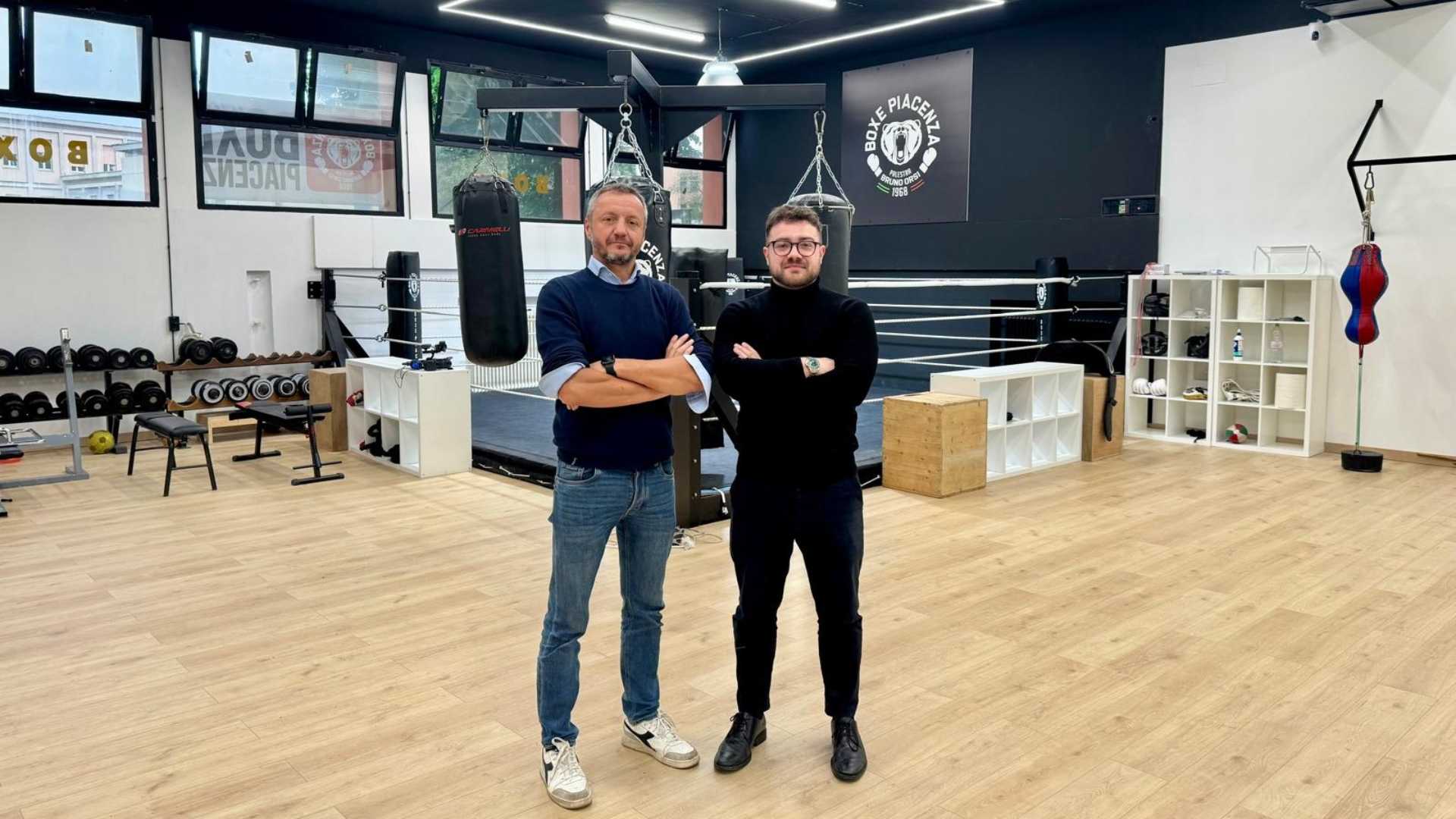 Il presidente della Boxe Piacenza, Antonio Orsi, e il dirigente Luca Troglio nella nuova palestra al Palazzetto dello Sport di via Alberici