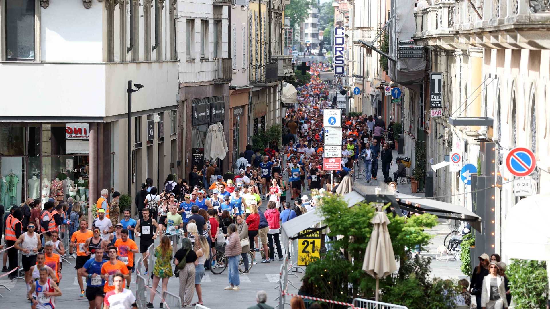 Bus scoperto per scoprire il percorso della mezza maratona