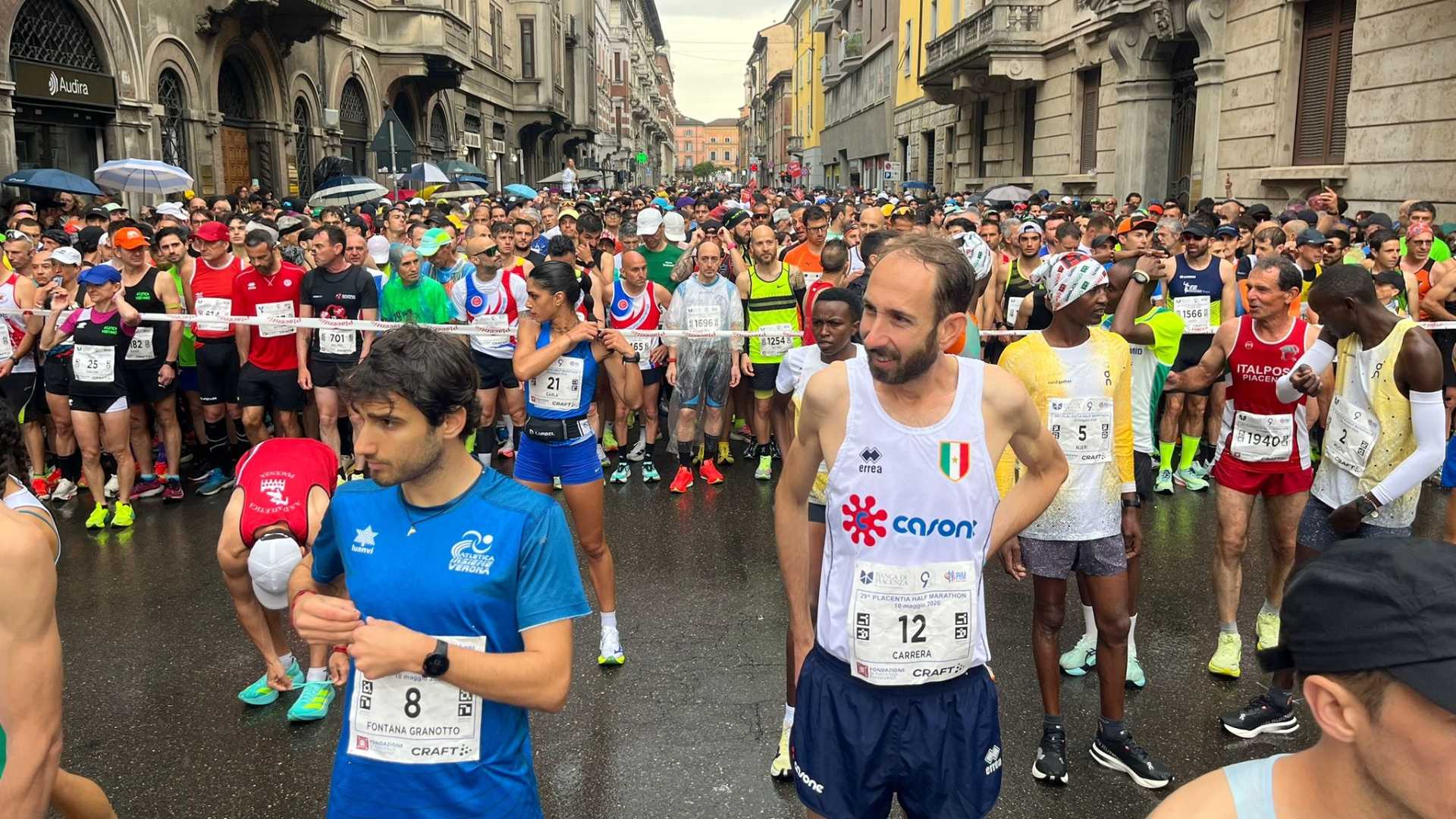 Le emozioni della mezza maratona alle 21 a Zona Sport