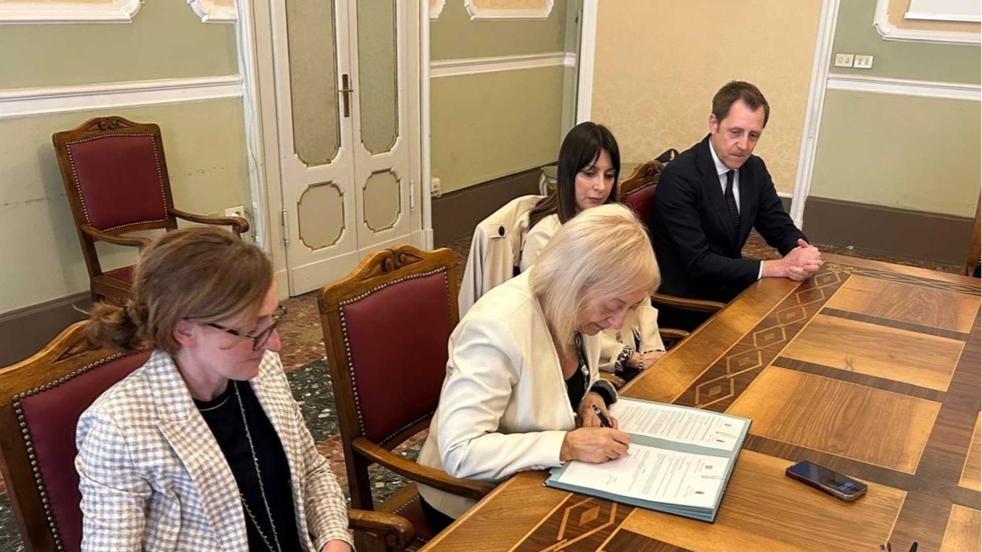 La firma del protocollo
