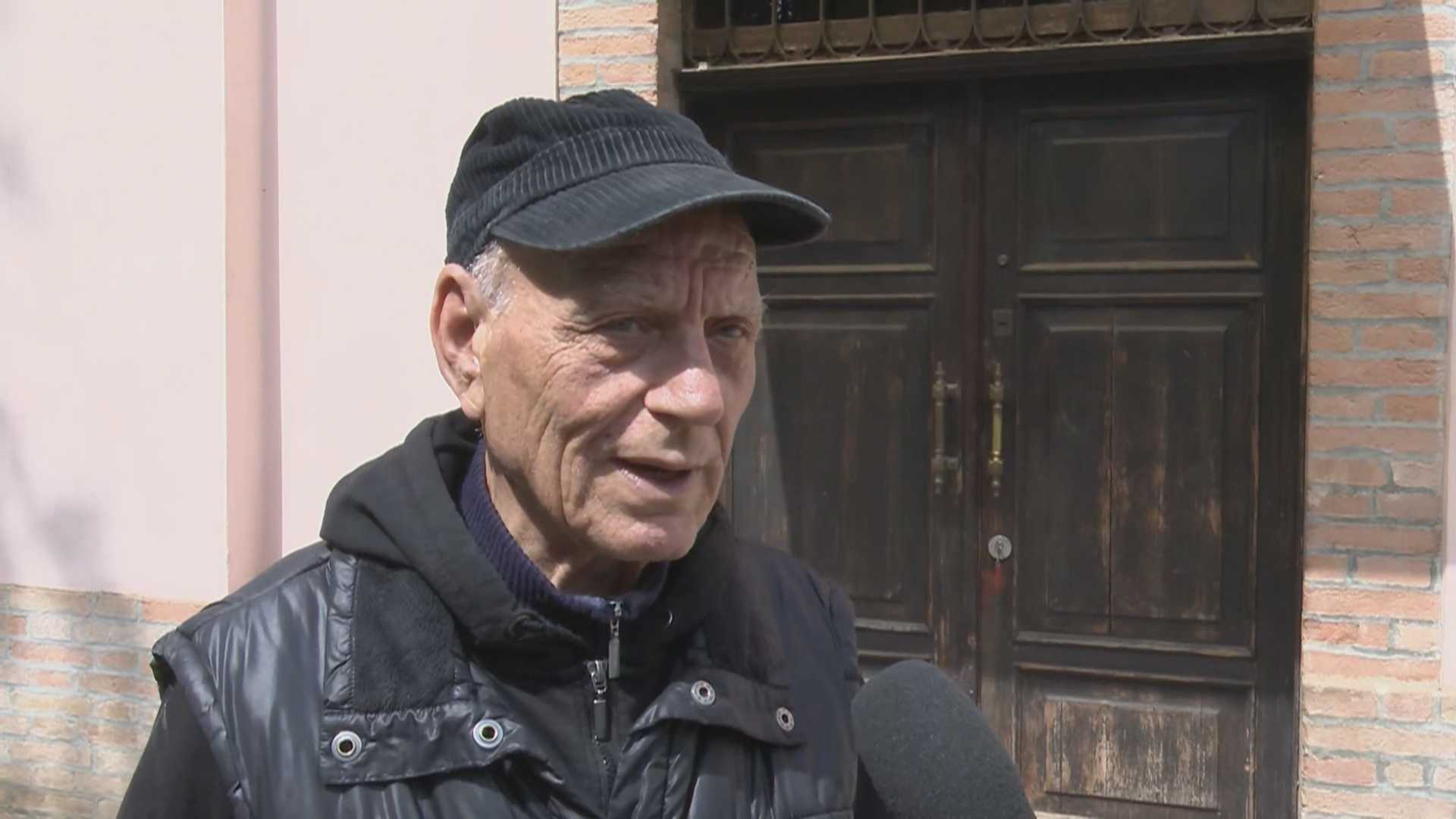 Il papà di Sonia in lacrime: «Ho paura le tolgano i figli»