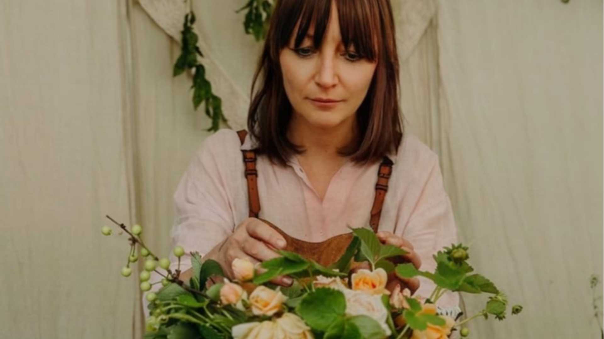 Ortaggi, peonie, porcellane e la tavola diventa un giardino