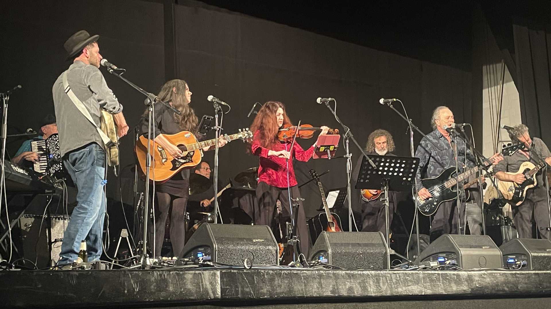 Rivera, Stoner e Vinicio  brilla il folk-rock gitano narrativo di  Bob Dylan