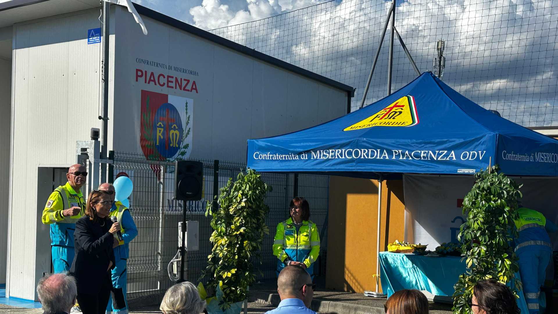 La cerimonia inaugurale del nuovo capannone della Misericordia - © Libertà/Thomas Trenchi