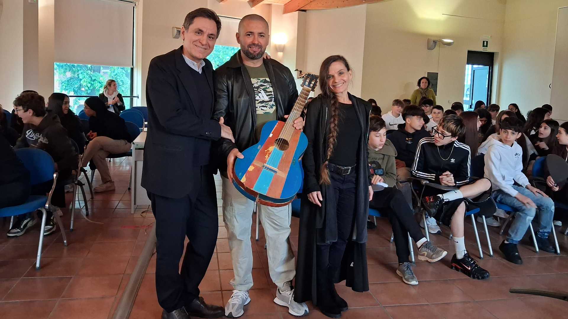 Mosca Mondadori, Stoleru e Mezenov durante l'incontro con gli studenti di San Nicolò - © Libertà/Angela Zeppi