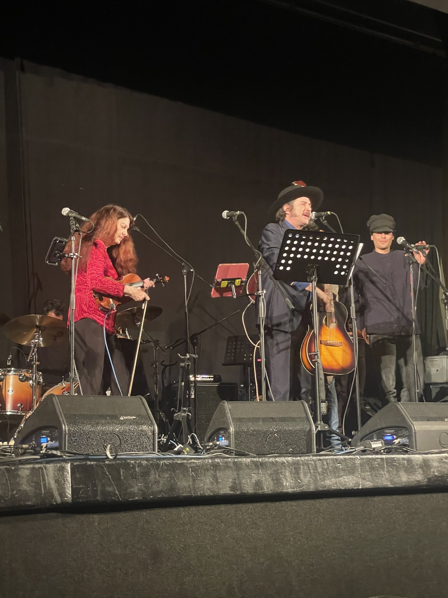 Scarlet Rivera con Vinicio Capossela e Brunello