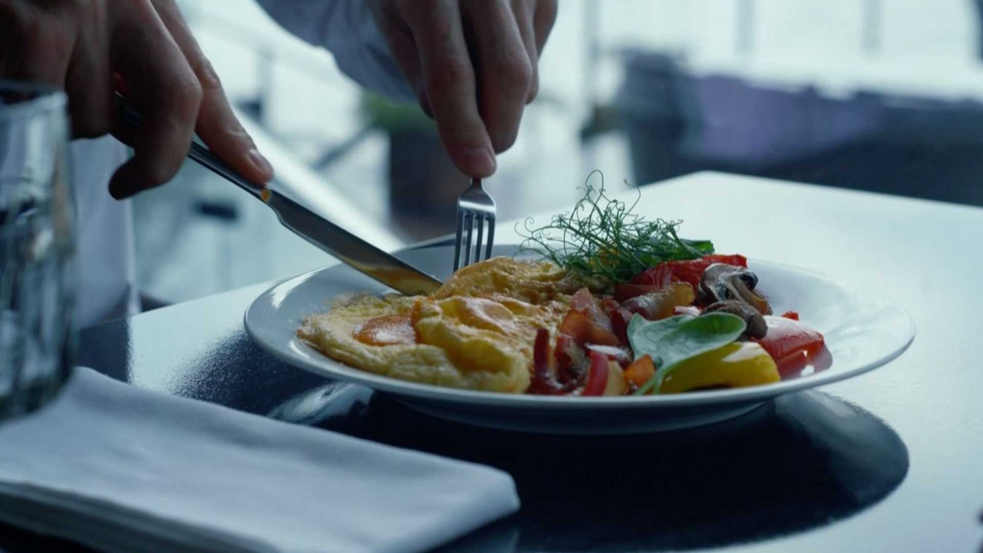 La cena fuori è diventata lusso? «Tasse e costi pesano sui conti»