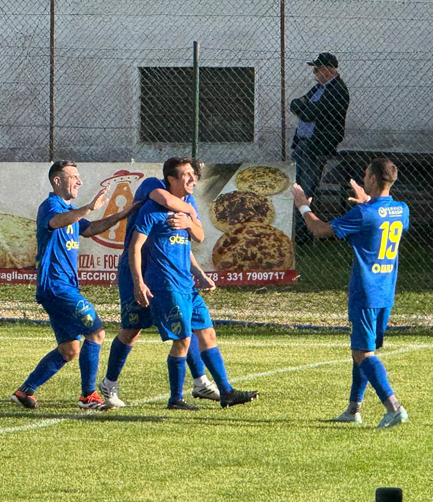 La gioia di Pagani dopo il gol dell'1-2 a Medesano