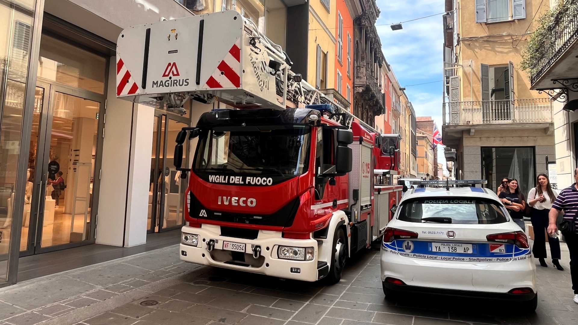 Cadono calcinacci, pericolo in via XX Settembre