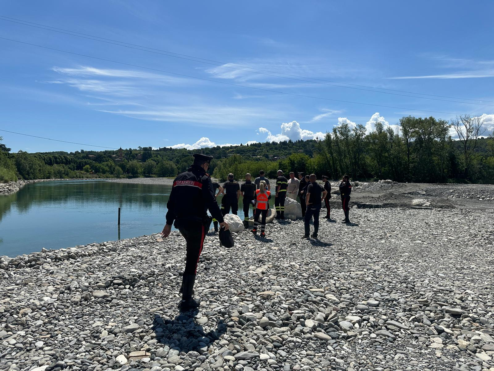 I soccorritori e i rappresentanti delle forze dell'ordine a Rivergaro questa mattina. Foto Pietro Zangrandi