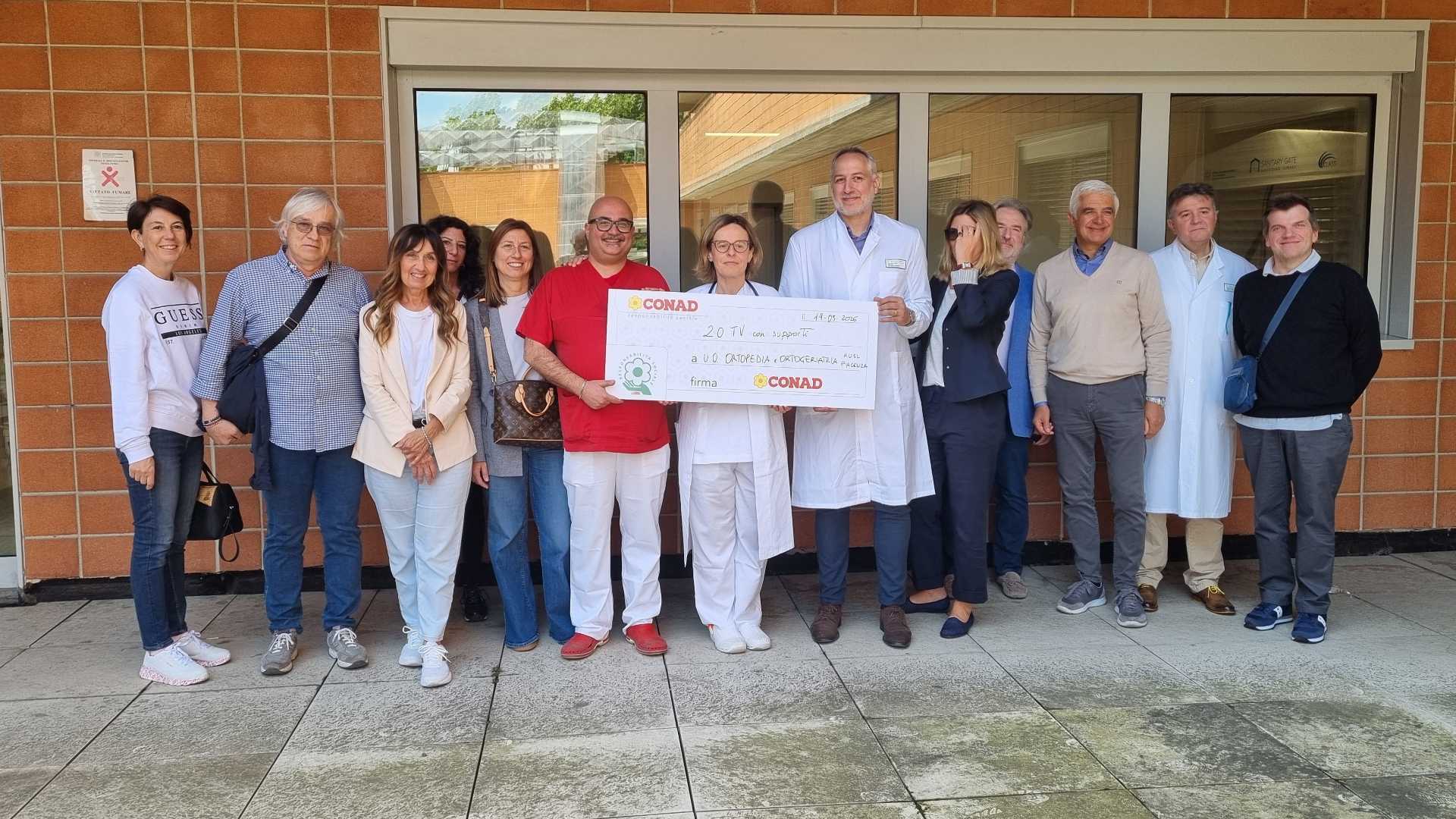 Donazioni, da Conad venti smart tv per i Ortopedia e Traumatologia e Ortogeriatria