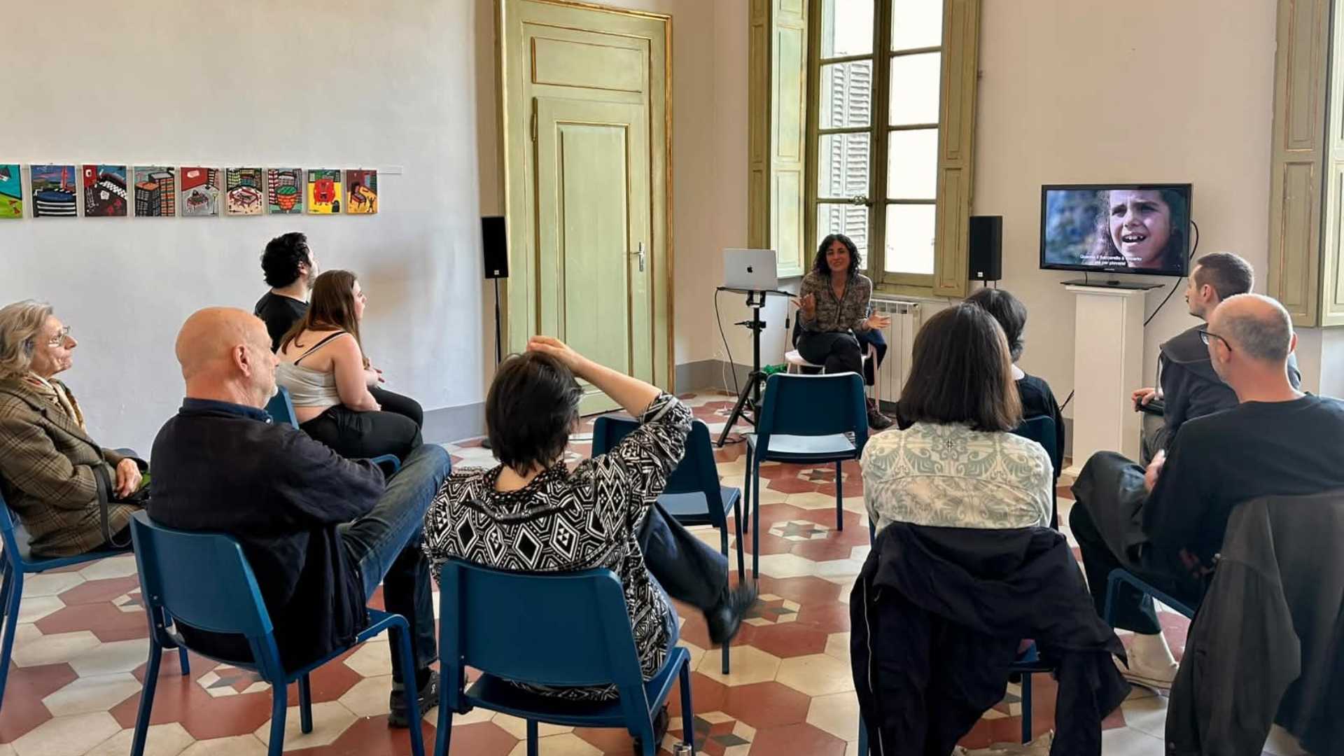 Arte, dialogo e laboratorio: entrare nei processi creativi tra artisti e pubblico