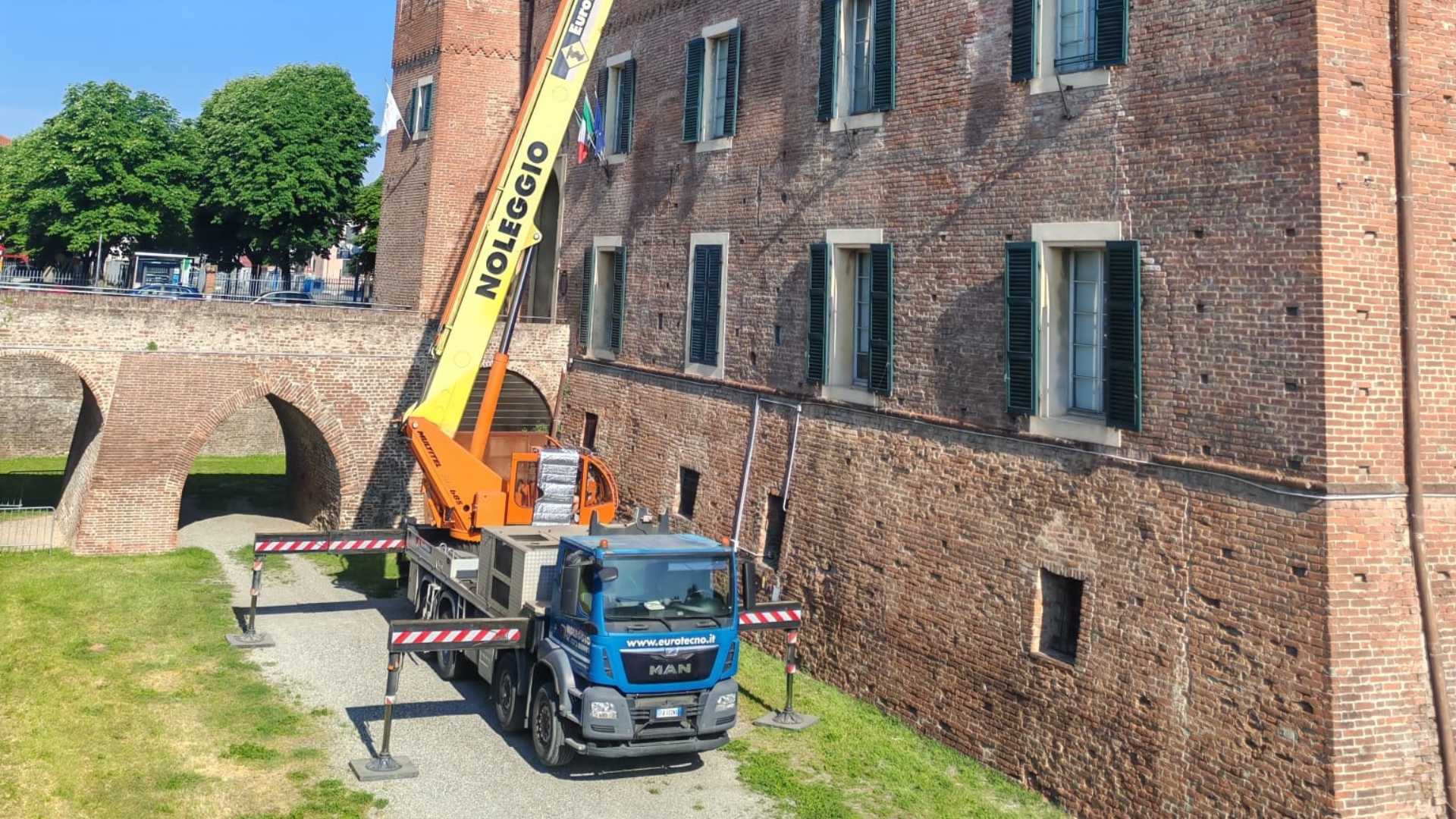 Via il guano dalla rocca, ripulite le ex carceri: prima visita in giugno