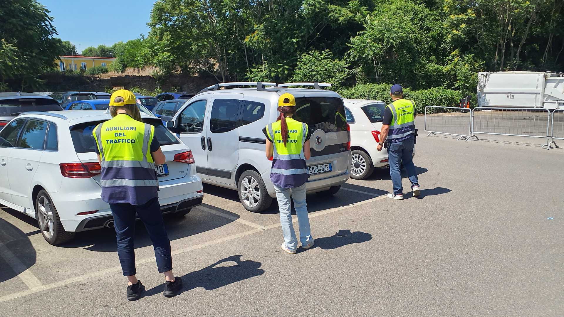 Ausiliari traffico, mano pesante: 900 sanzioni in due settimane