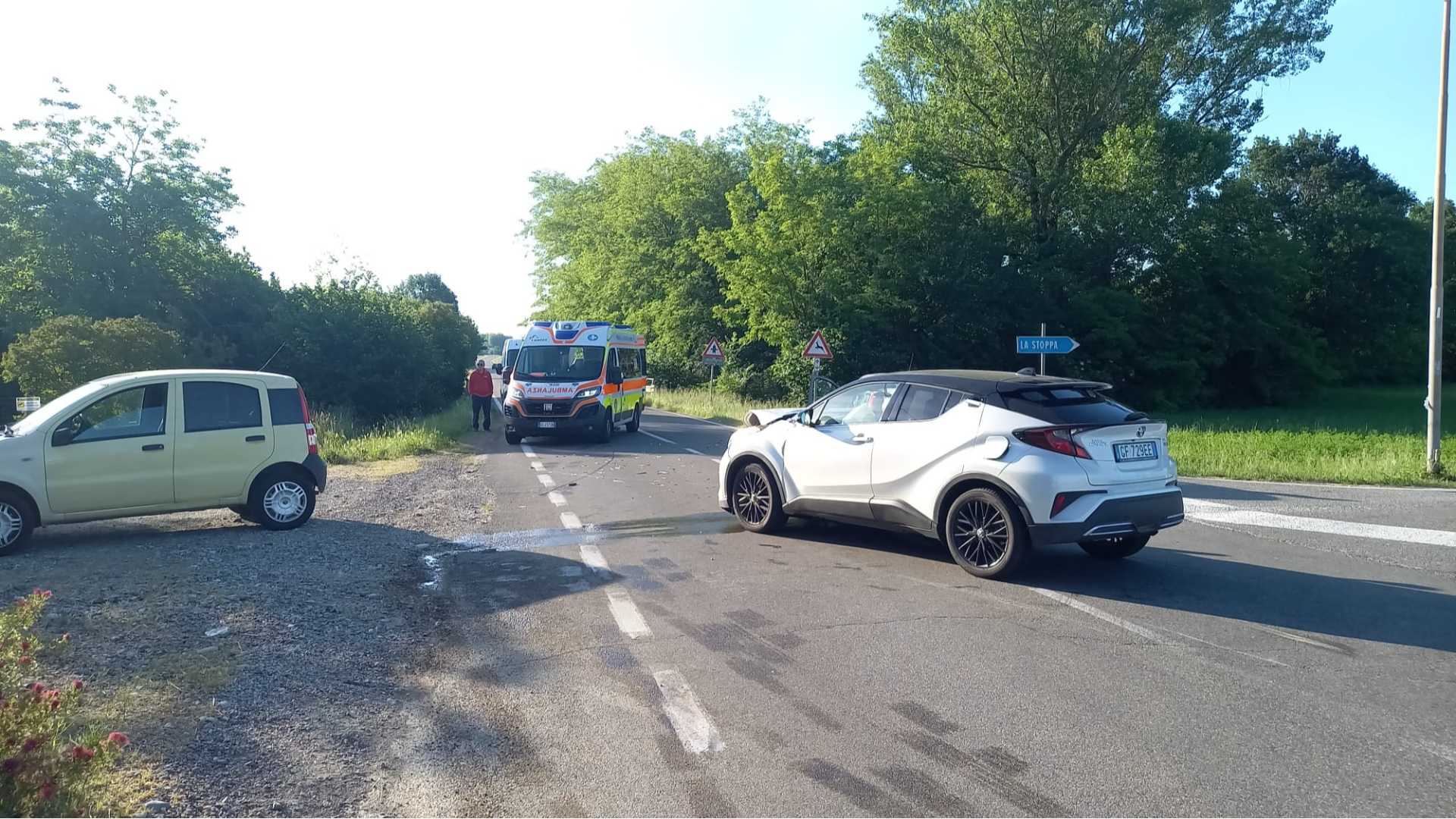 Frontale fra auto a Mirabella di Rivergaro