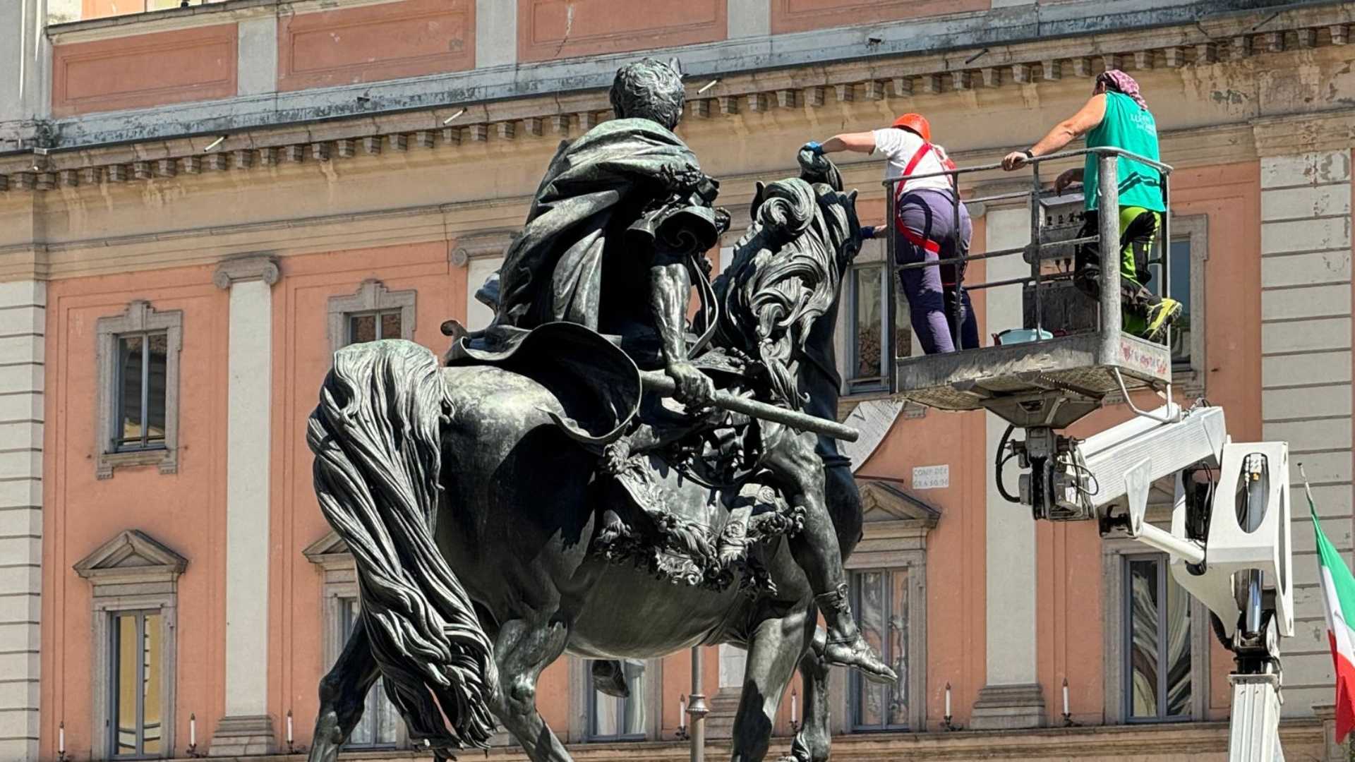 I monumenti di piazza Cavalli tirati a lucido