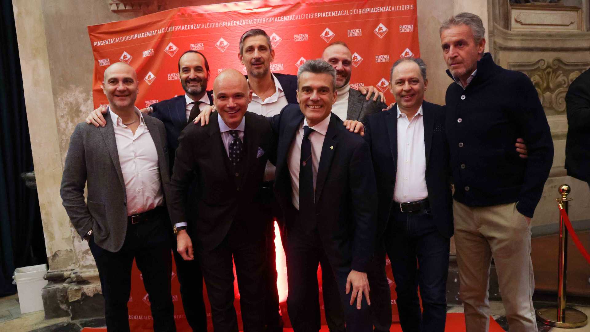 Un parte dei soci del Piacenza calcio, al centro il presidente Polenghi e il vice De Santis