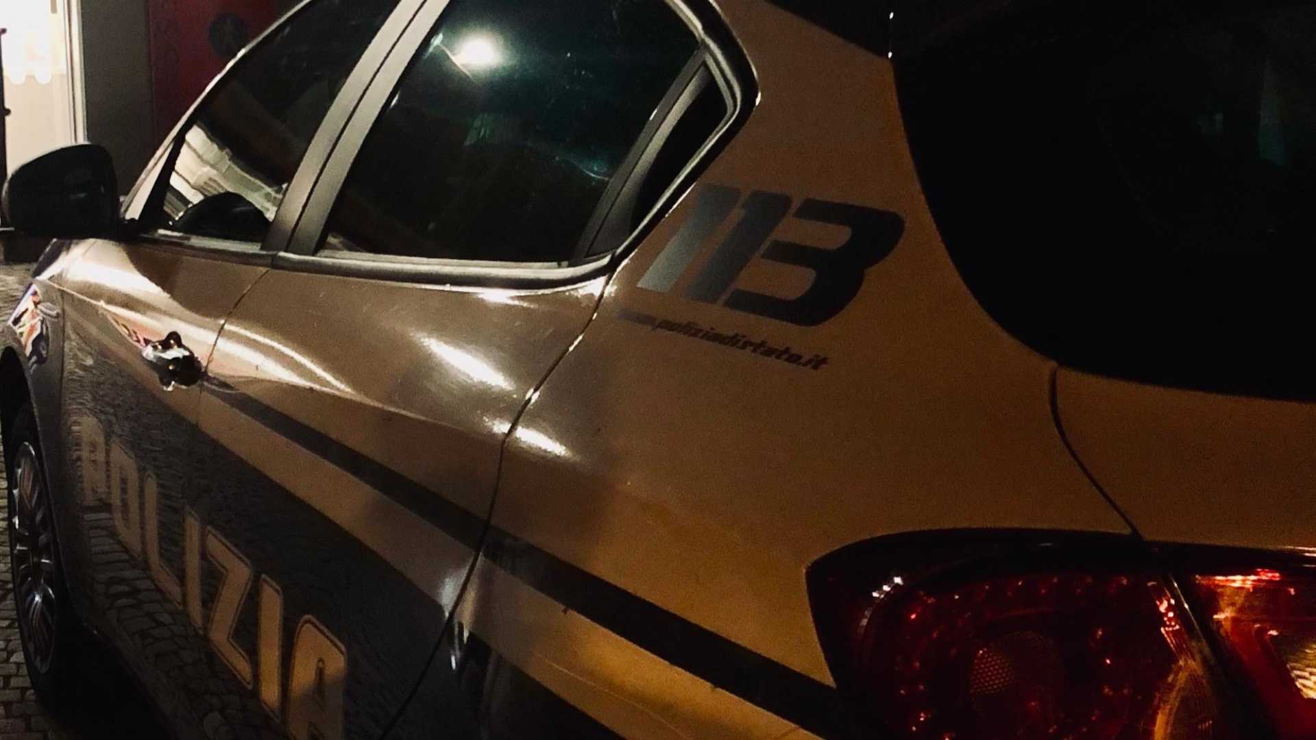 Si schianta sulla tangenziale Sud e fugge lasciando l’auto in mezzo alla strada