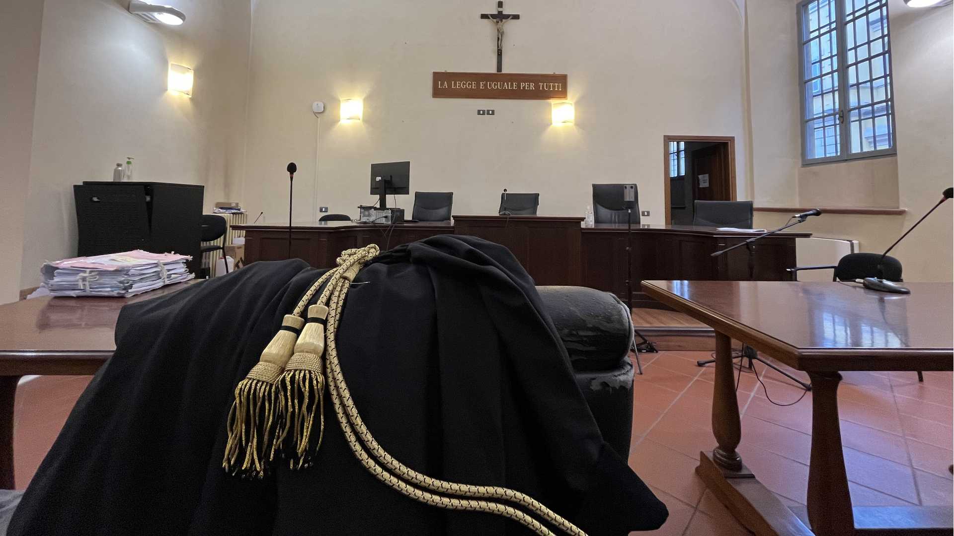 «Stalking aggravato e lesioni all'ex moglie» Condanna a 3 anni e 6 mesi al padre di Aurora