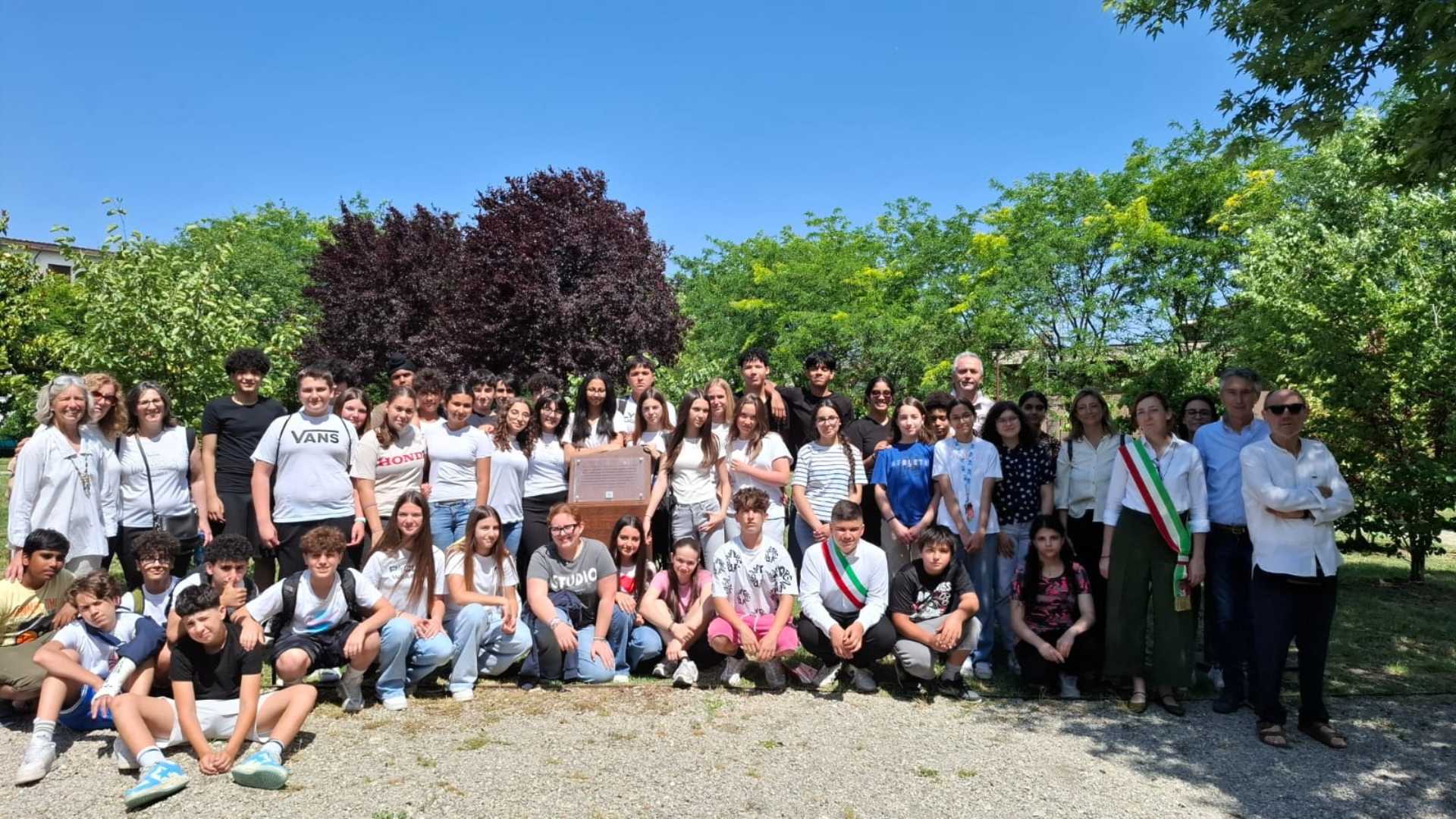 Ottant'anni della Repubblica, ritrovo degli studenti di Borgonovo