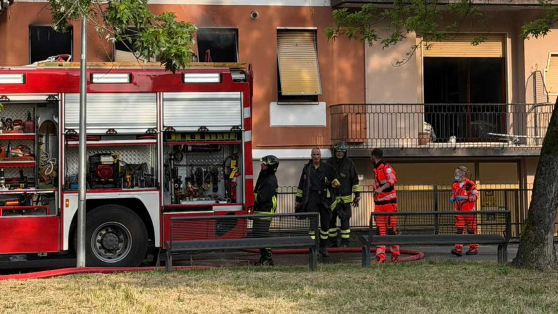 In via Galilei sono intervenute tre squadre dei vigili del fuoco - © Libertà/Manrico Lamur