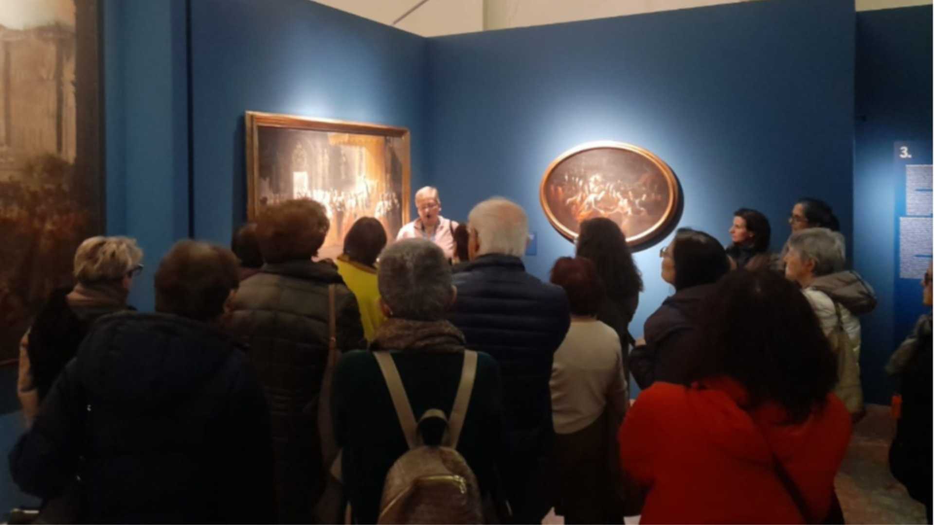 Una comitiva di turisti a Palazzo Farnese