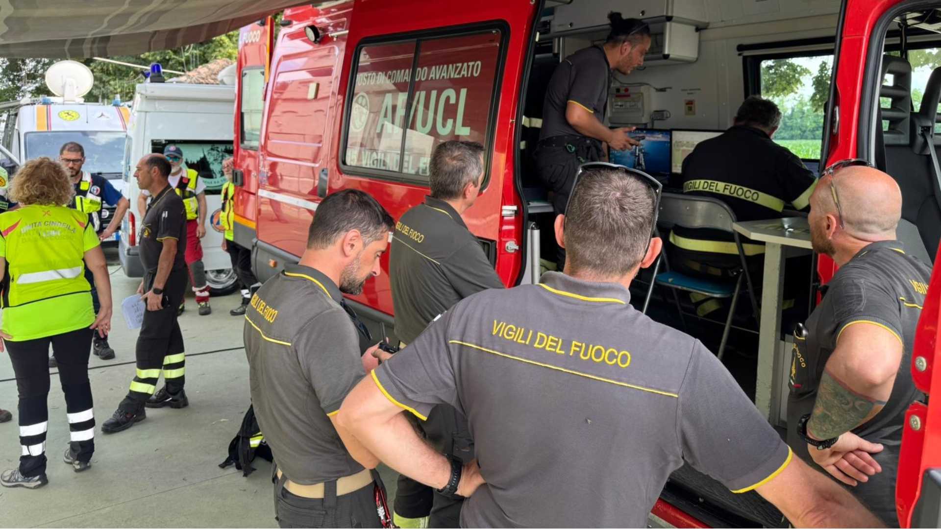 I vigili del fuoco impegnati nelle ricerche del 69enne foto Bersani
