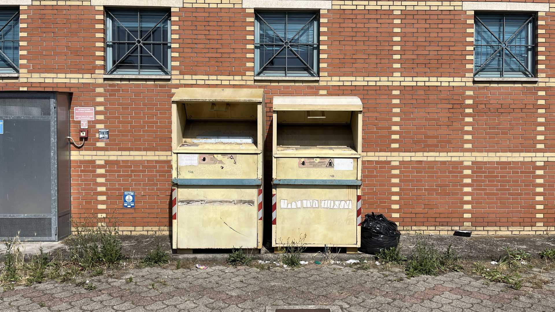 La zona dell’ex supermercato Coop a Castelvetro in stato di incuria - © Libertà/Valentina Paderni