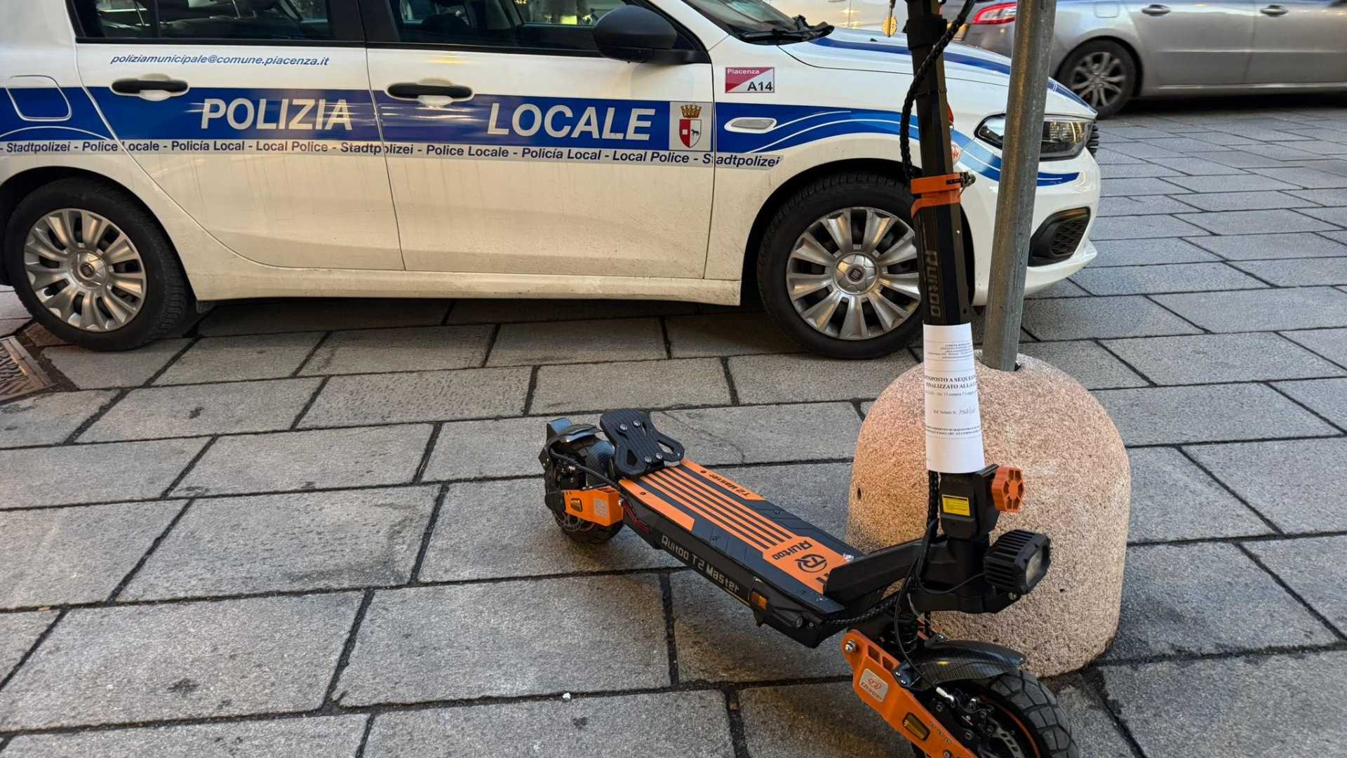 Il monopattino sequestrato dalla Polizia Locale