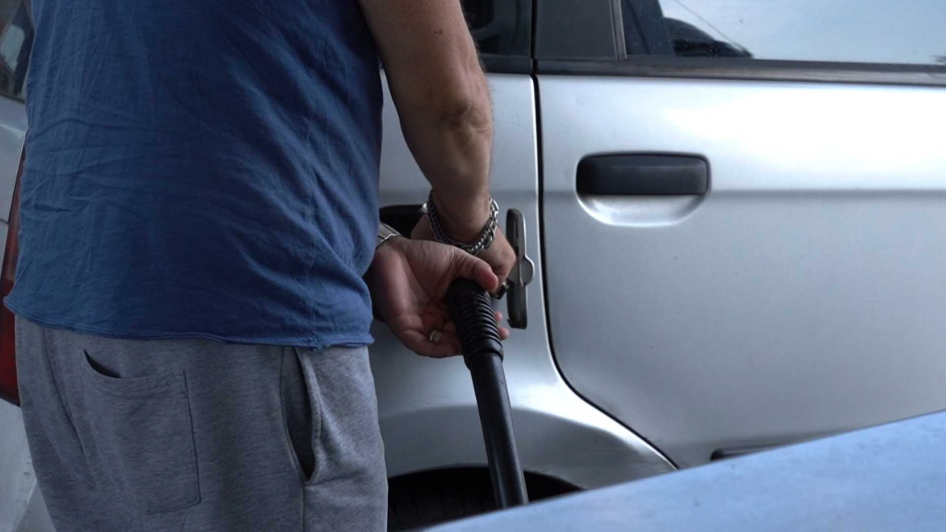 Carburanti, prezzi in salita: Pesano le tensioni nello Stretto di Hormuz