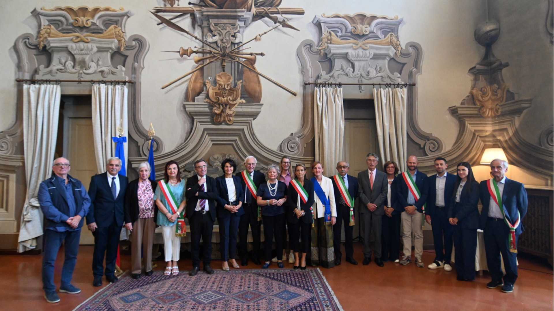 Il gruppo con i familiari dei sei internati che hanno ritirato il riconoscimento alla memoria e le autorità civili - © Libertà/Del Papa