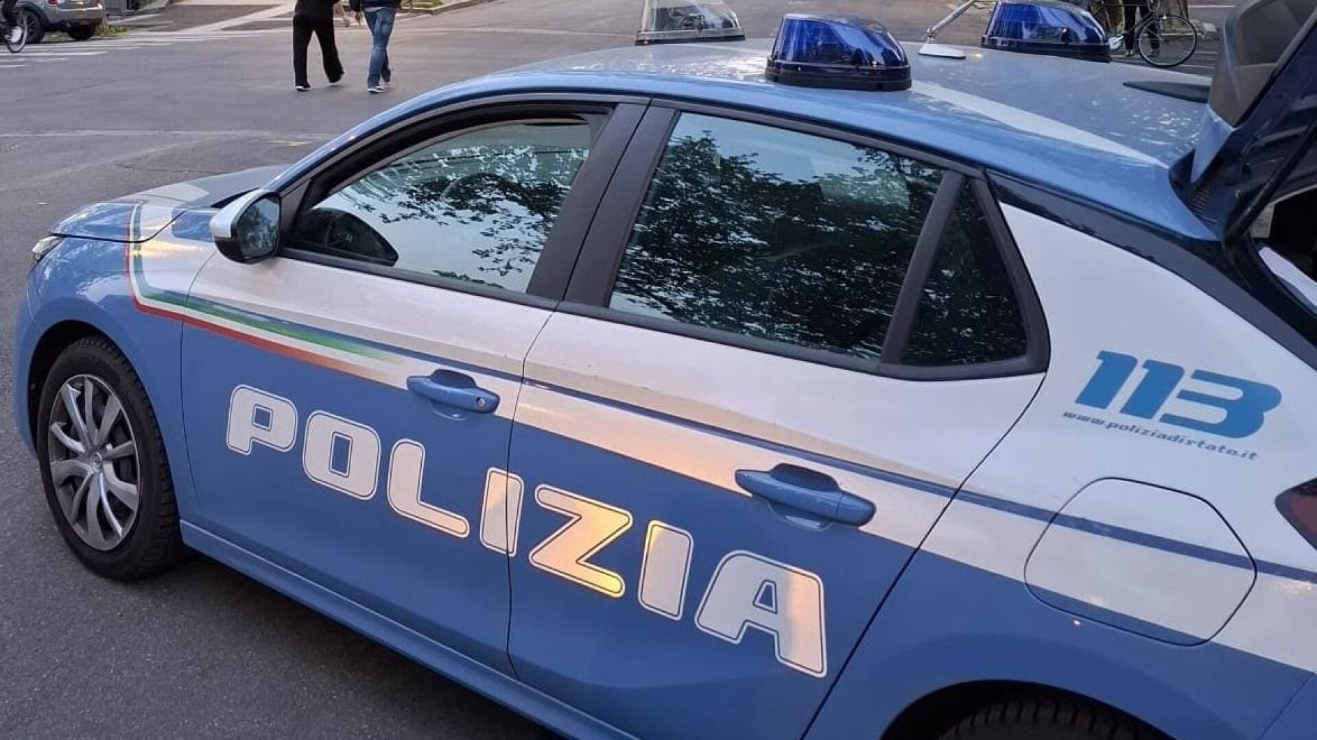 Cerca di rubare uno zaino, arrestato 27enne