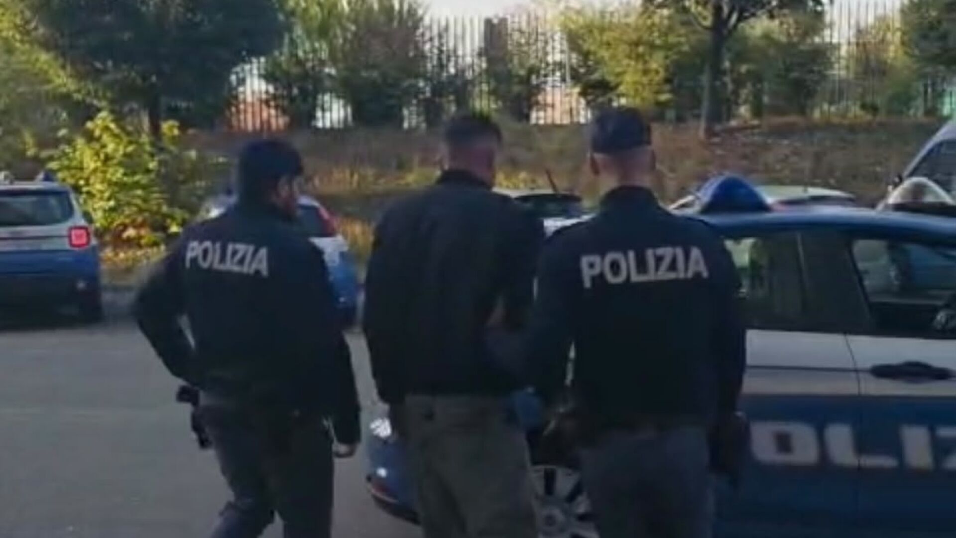 Precedenti penali e coltello in tasca, fermato 25enne straniero