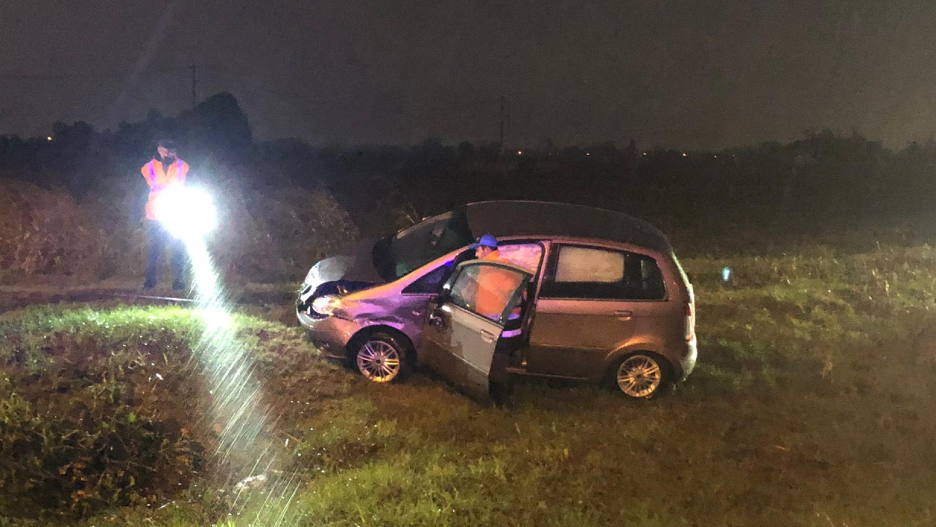 Castelvetro, scontro tra due auto sulla strada provinciale: muore un 74enne