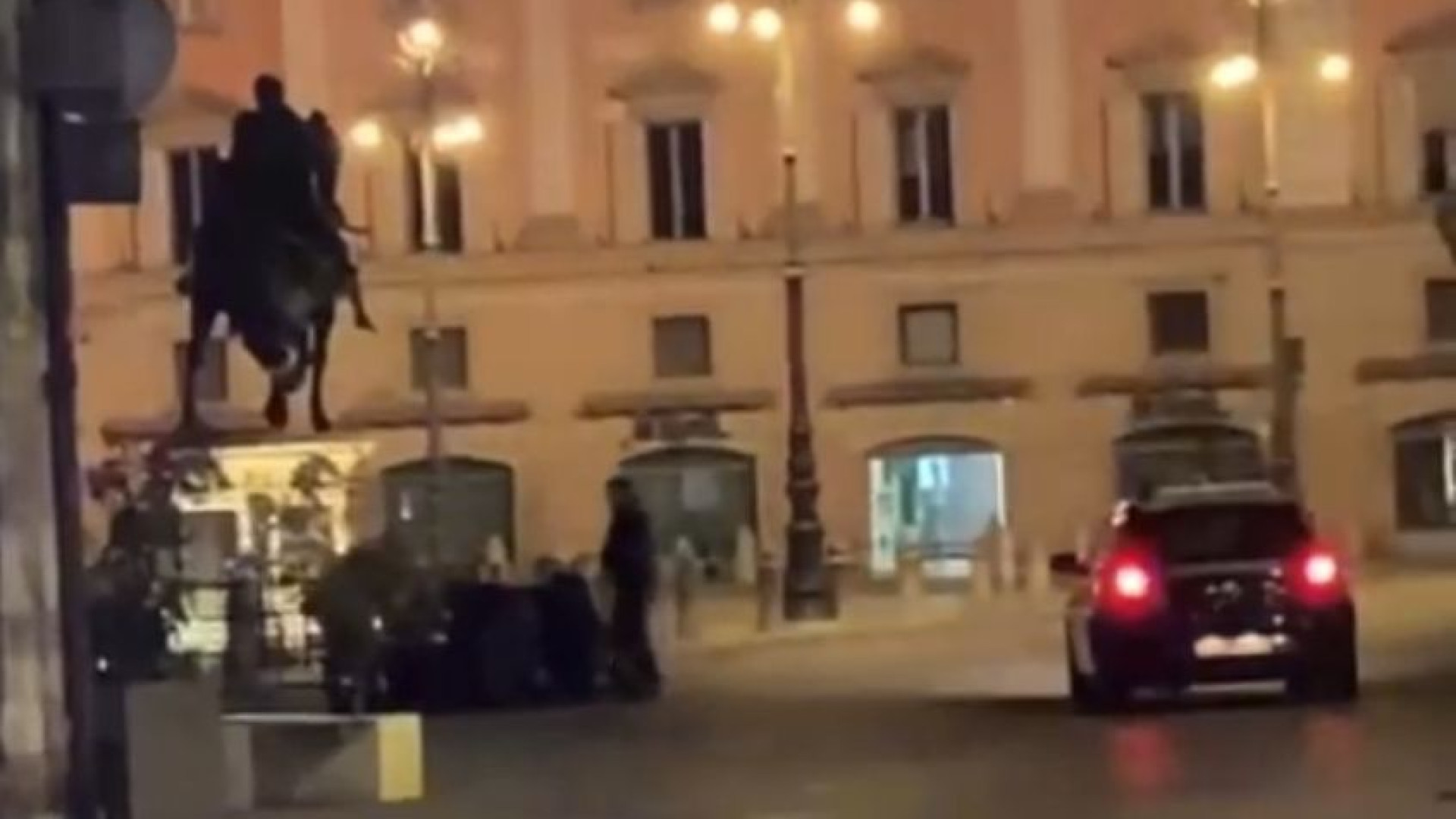 Tentato omicidio in piazza Cavalli. Incapace di intendere e volere il cittadino egiziano