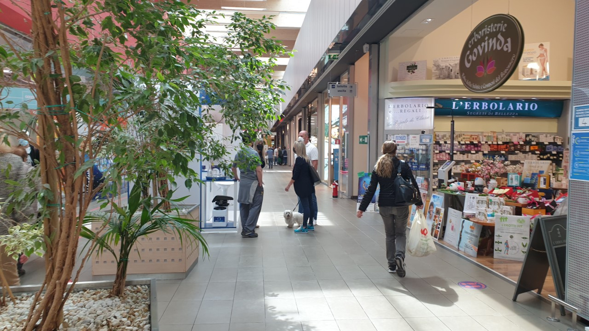 Dopo sette mesi riaprono le gallerie commerciali nel weekend: "Ci voleva"