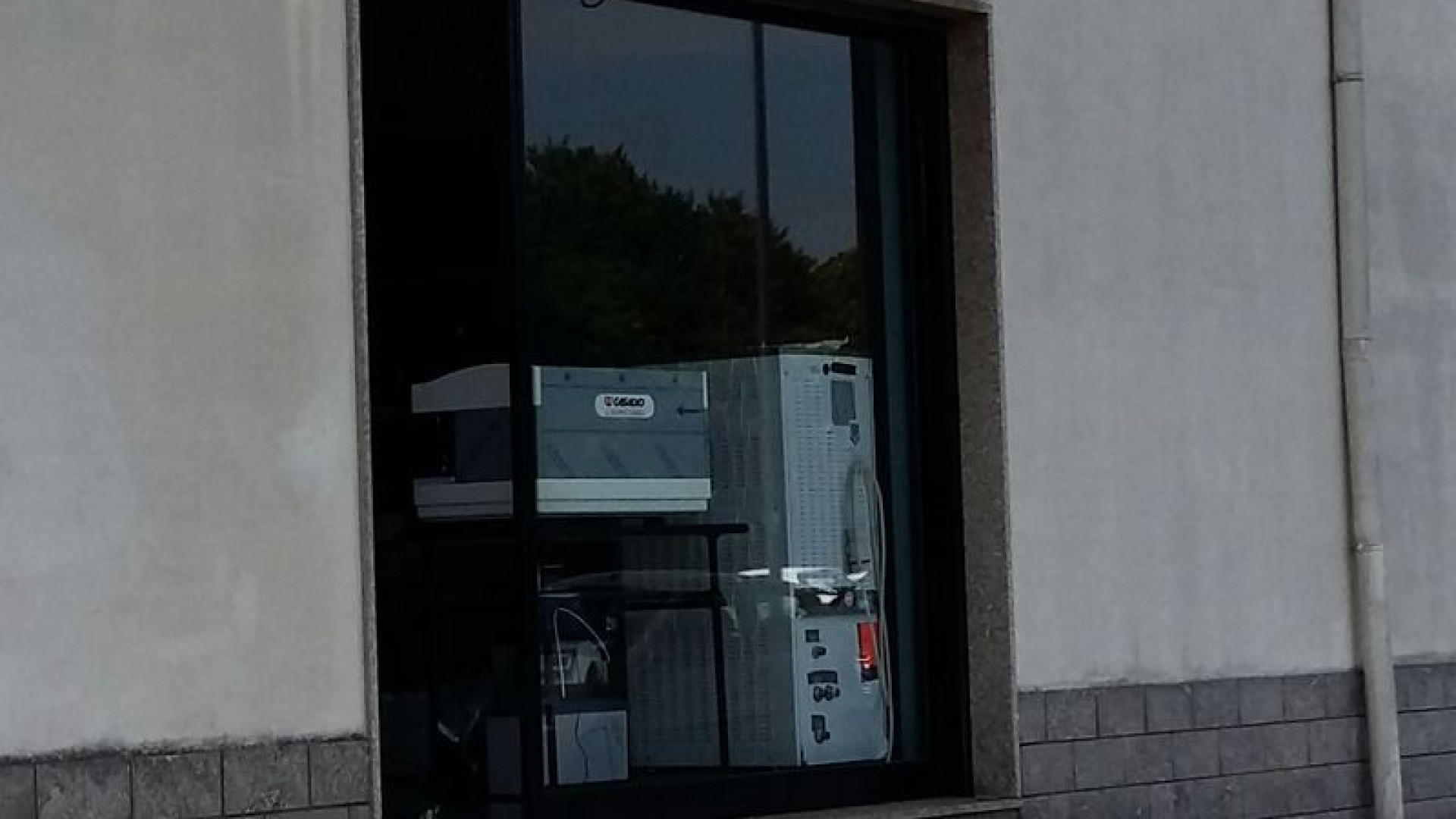 Ladri golosi di caffè portano via macchinette e trapani per 20mila euro