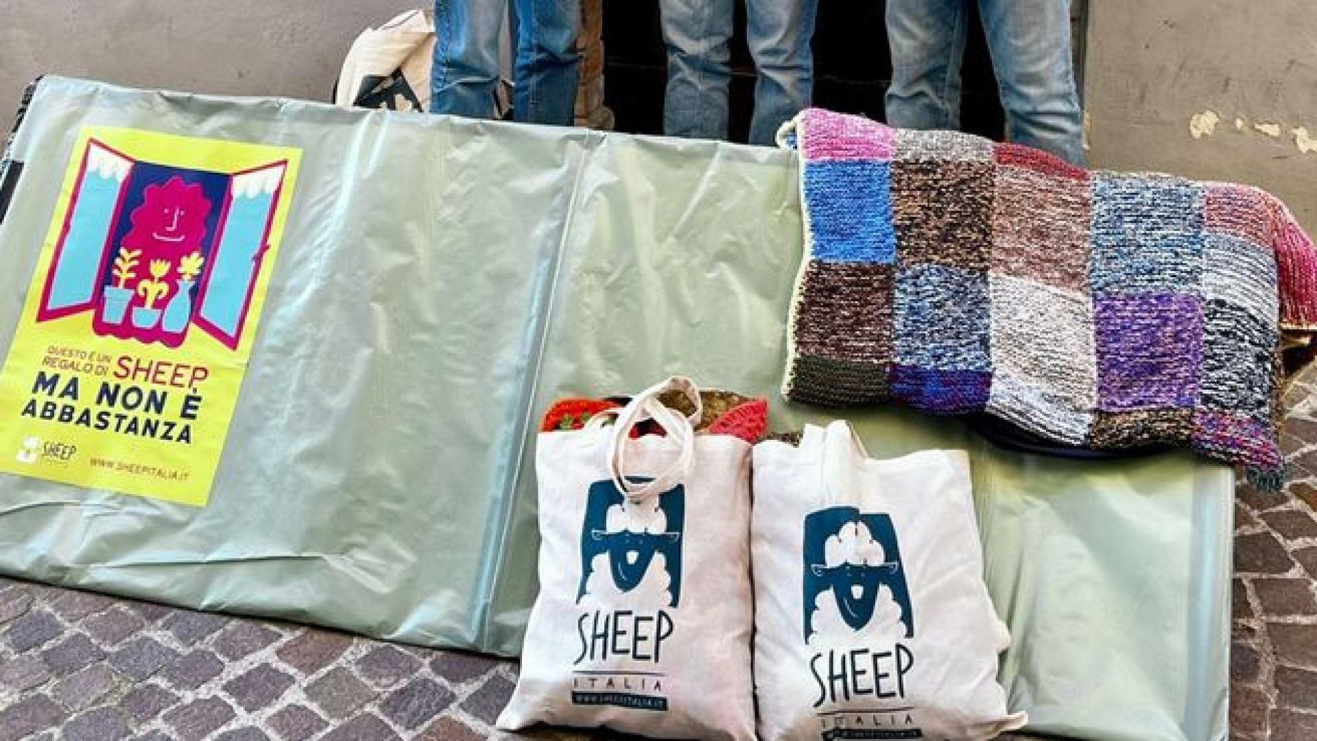 Coperte e rifugi mobili donati alla Piccola Casa della Carità di Fiorenzuola