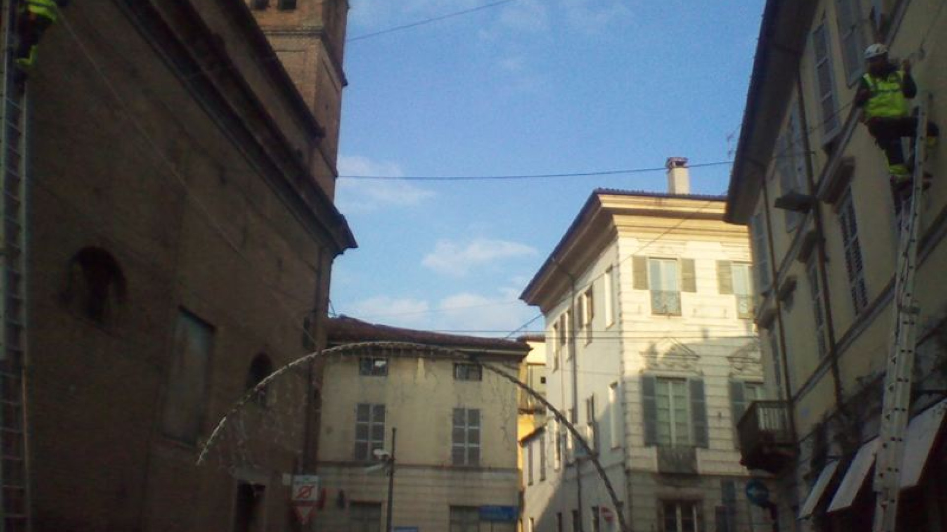 Aria di Natale, arrivano le luminarie in via Legnano