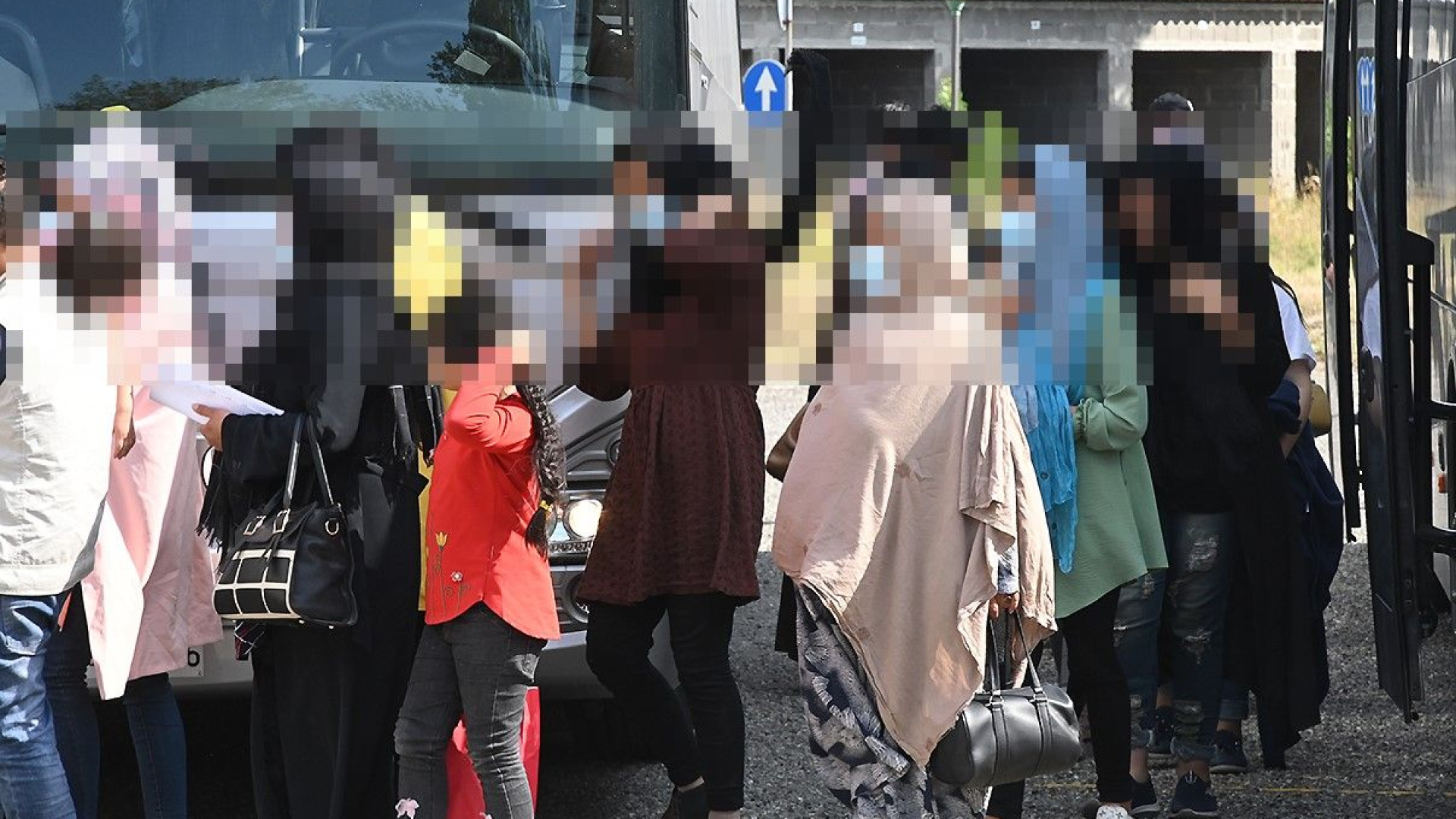"Il 28 agosto un nastro blu alle finestre per le donne afghane". Iniziativa di Acli