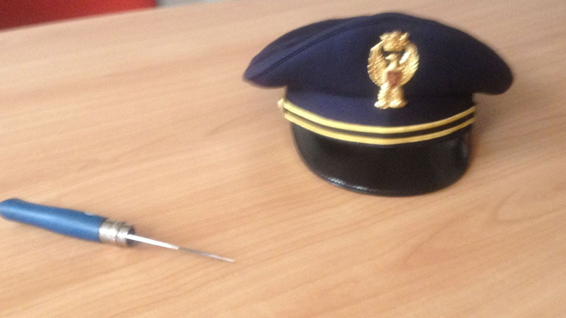 Droga e coltello, 18enne piacentino denunciato dalla polizia